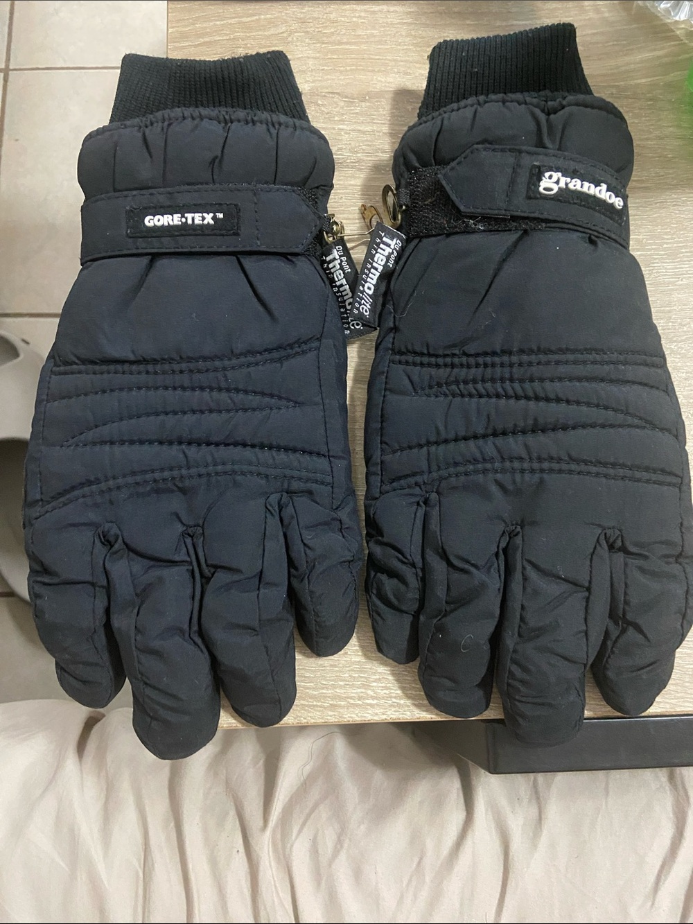 Grandoe Black Quilted Winter Gloves
